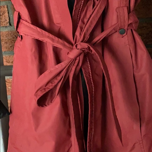One Tooth Raincoat - Picture 3 of 8